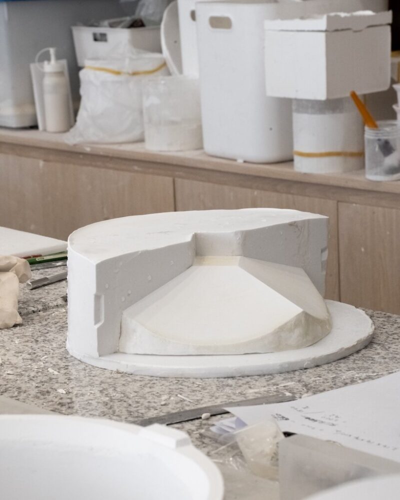 byunggwon na’s ALIT lamp balances ceramic, wood and light in one quiet composition - 2