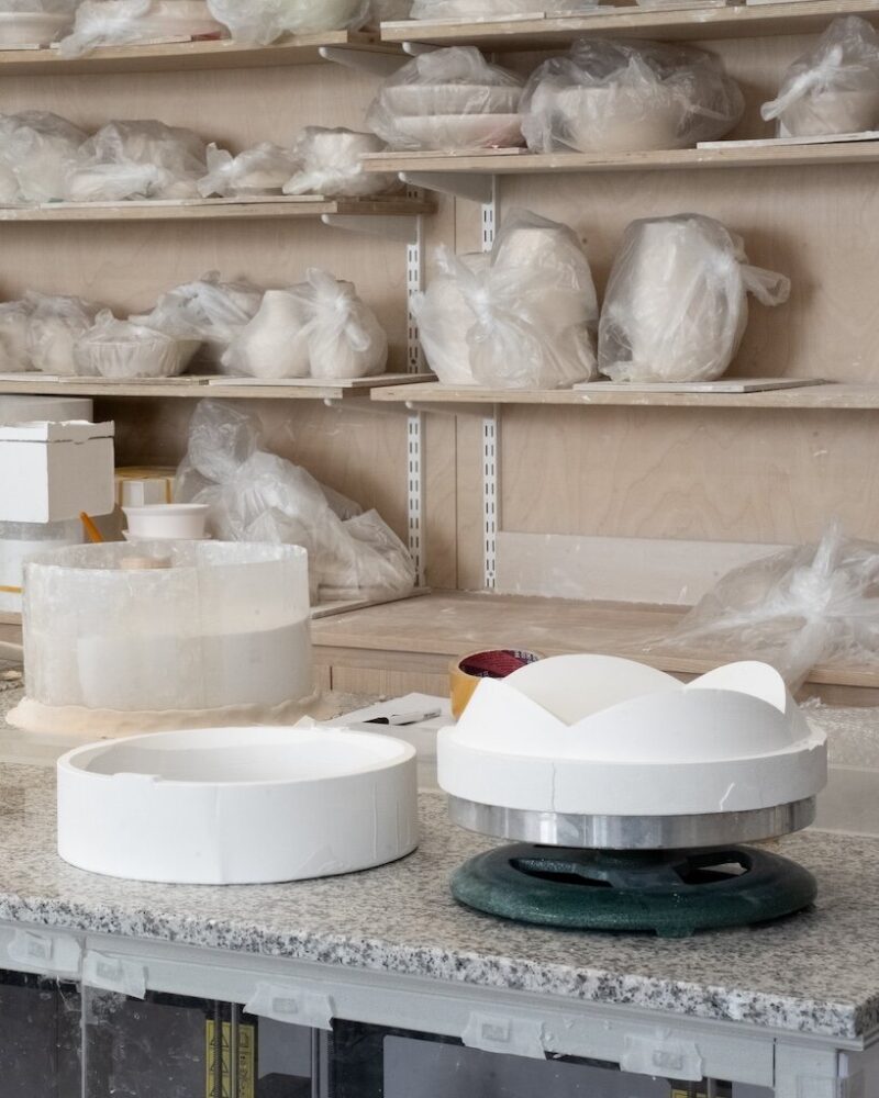 byunggwon na’s ALIT lamp balances ceramic, wood and light in one quiet composition - 1