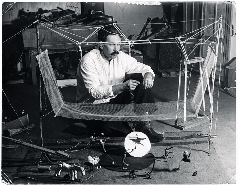 before calder's mobiles, this mini circus brought his wire figures to life in paris - 3