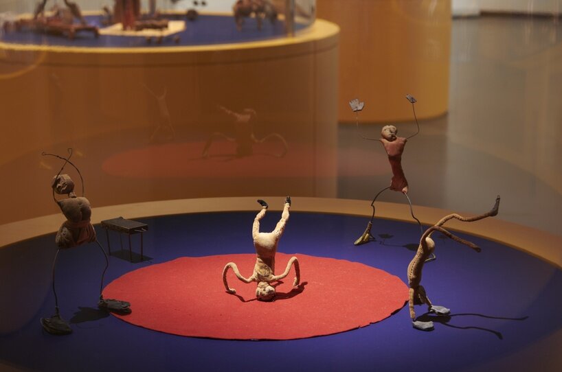 before calder's mobiles, this mini circus brought his wire figures to life in paris - 1