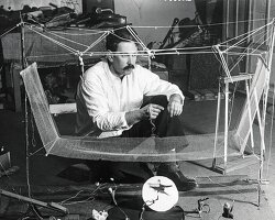 before calder's mobiles, this mini circus brought his wire figures to life in paris