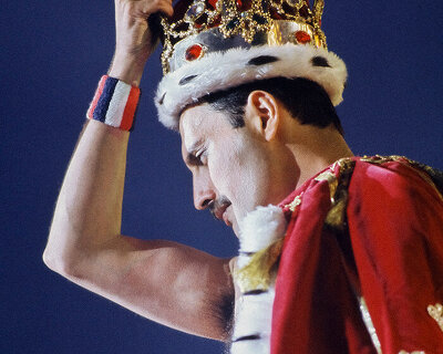 freddie mercury's iconic costumes to enter the V&A galleries in london