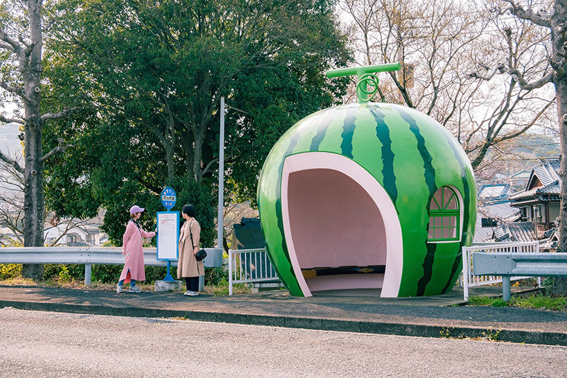 fruit bus stops japan