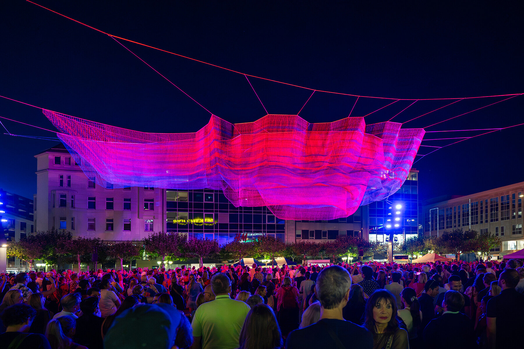 janet-echelman-sky-full-hope-designboom-06a