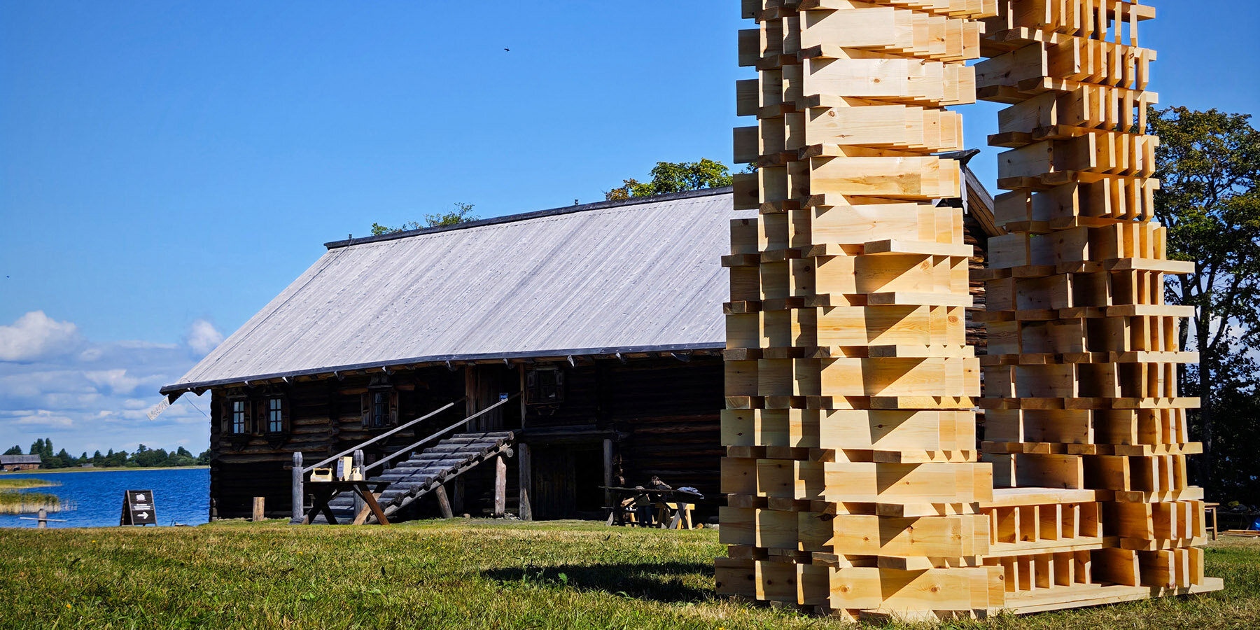 lens-installation-rhythmic-timber-slats-kizhi-historic-churches-design-wood-home-designboom-1800-2