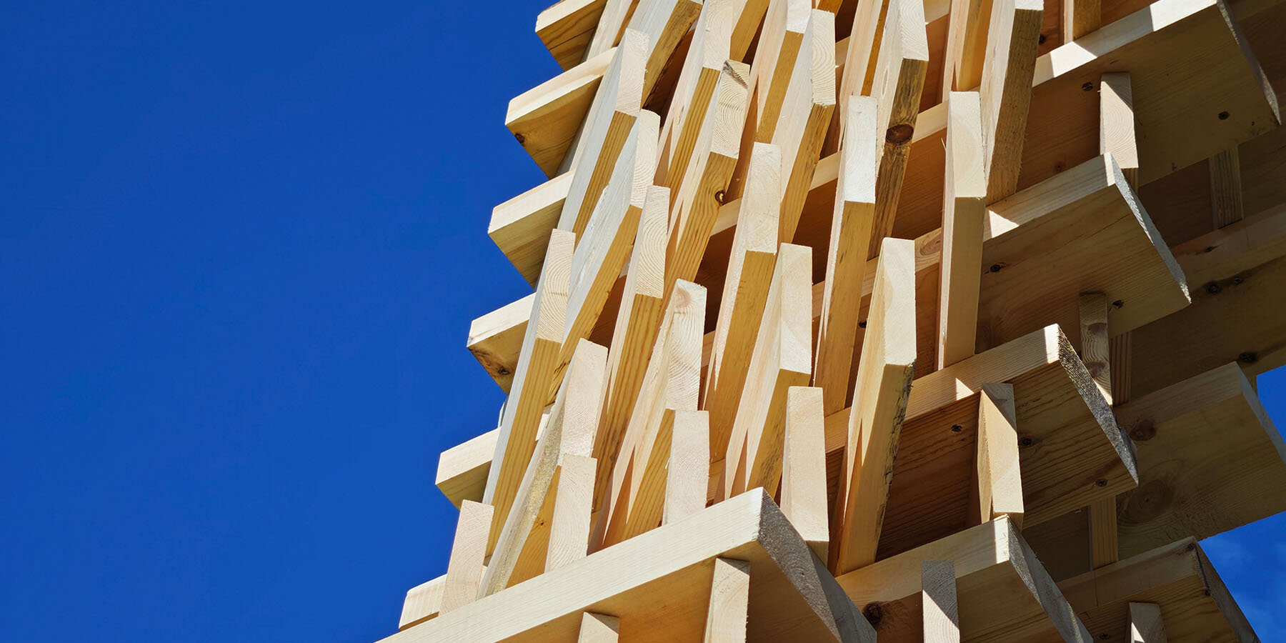 lens-installation-rhythmic-timber-slats-kizhi-historic-churches-design-wood-home-designboom-1800-3