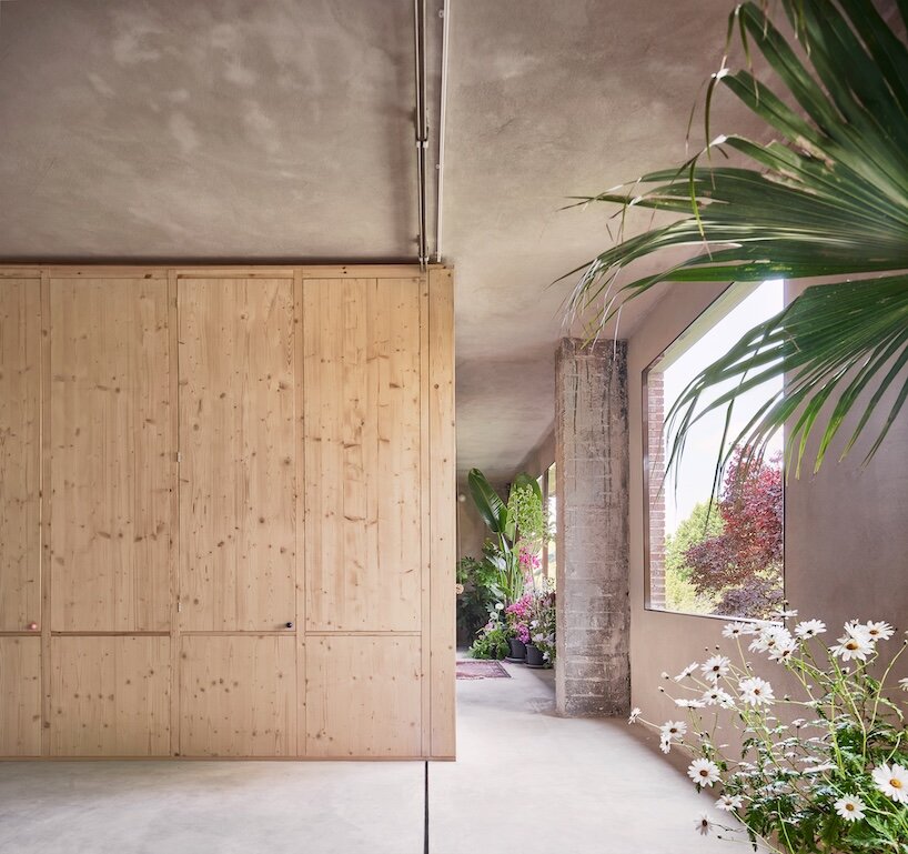 twilight of corridors: how TAKK rethinks domestic architecture beyond fixed rooms - 6