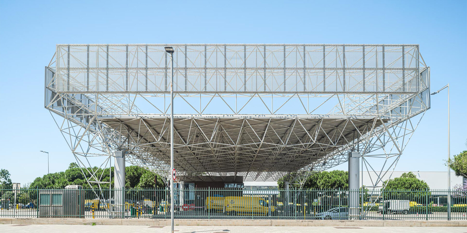 mias-architects-new-access-gateway-zona-franca-logistics-park-barcelona-designboom-1800-2