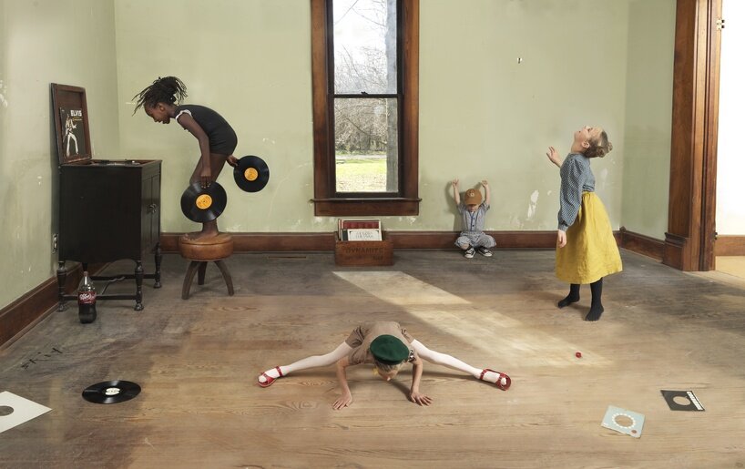 julie blackmon&rsquo;s midwest materials is a memory of the american landscape - 1