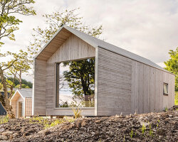 gabled timber cabins by córr nestle into scotland’s rugged landscape