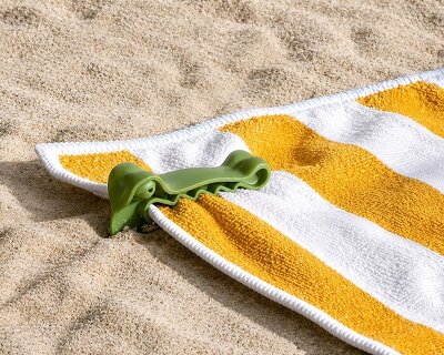 peleg design’s crocodile clips keep beach towels from blowing away