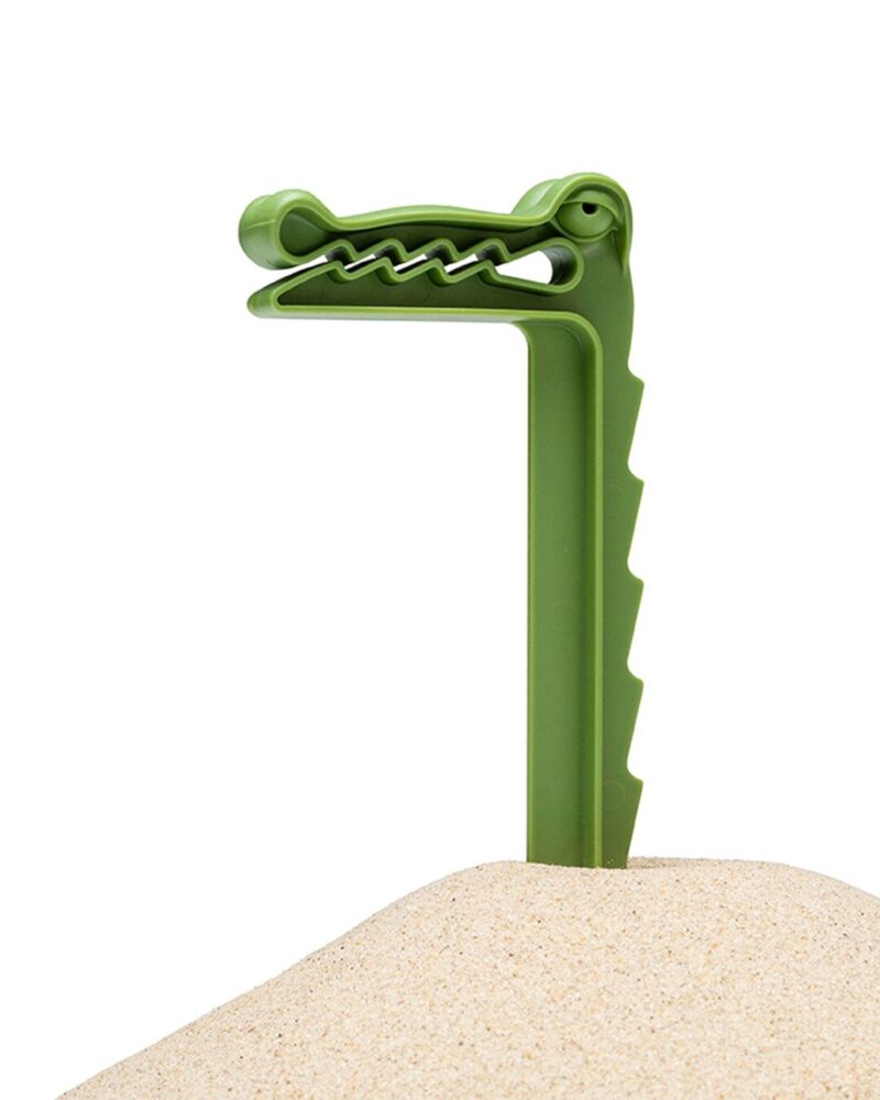 peleg design’s crocodile clips keep beach towels from blowing away - 4