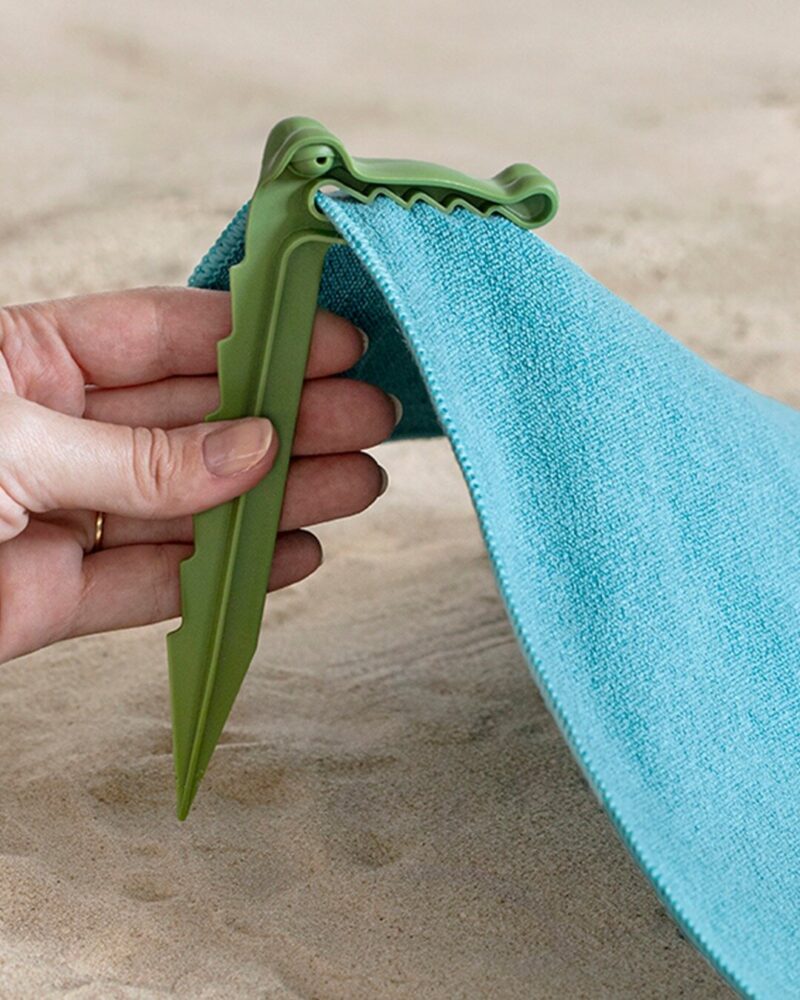 peleg design’s crocodile clips keep beach towels from blowing away - 3