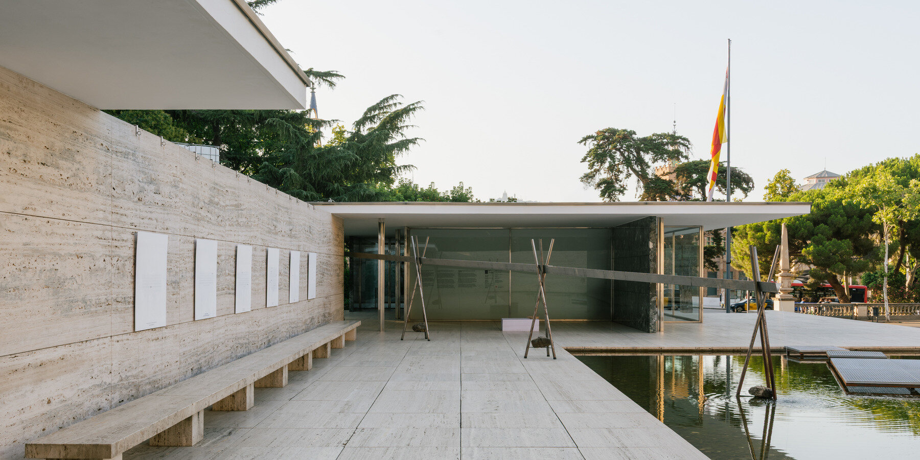 plou-prou-ephemeral-intervention-cierto-estudio-h3o-architects-metronom-mies-van-der-rohe-pavilion-barcelona-designboom-1800-2