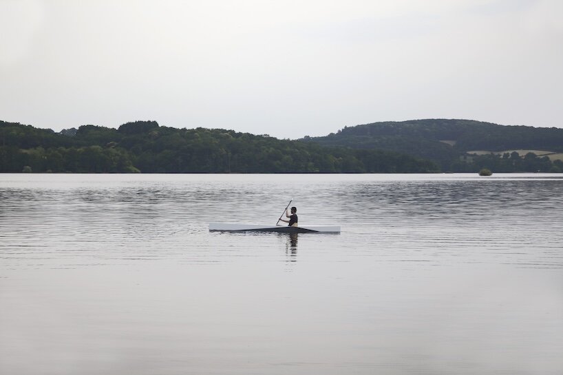sharp kayak folds aluminum sheet into unsinkable hull with cork seat - 5