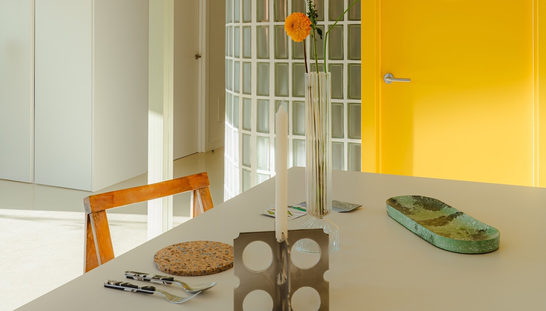 spolia-glass-block-glow-sharp-color-renovation-rural-spain-designboom-12