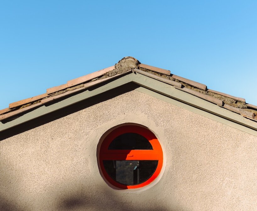 spolia brings glass-block glow and sharp color to a rural house in spain - 4