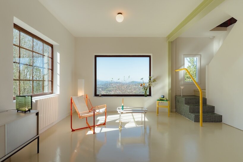 spolia brings glass-block glow and sharp color to a rural house in spain - 5