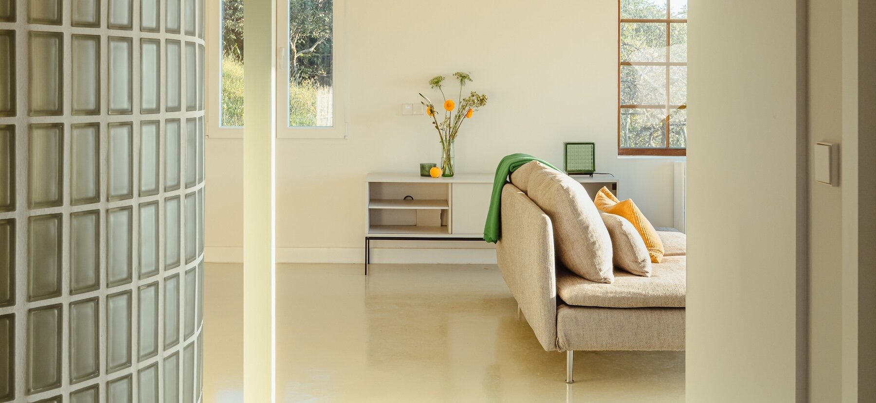 spolia-glass-block-glow-sharp-color-renovation-rural-spain-designboom-6