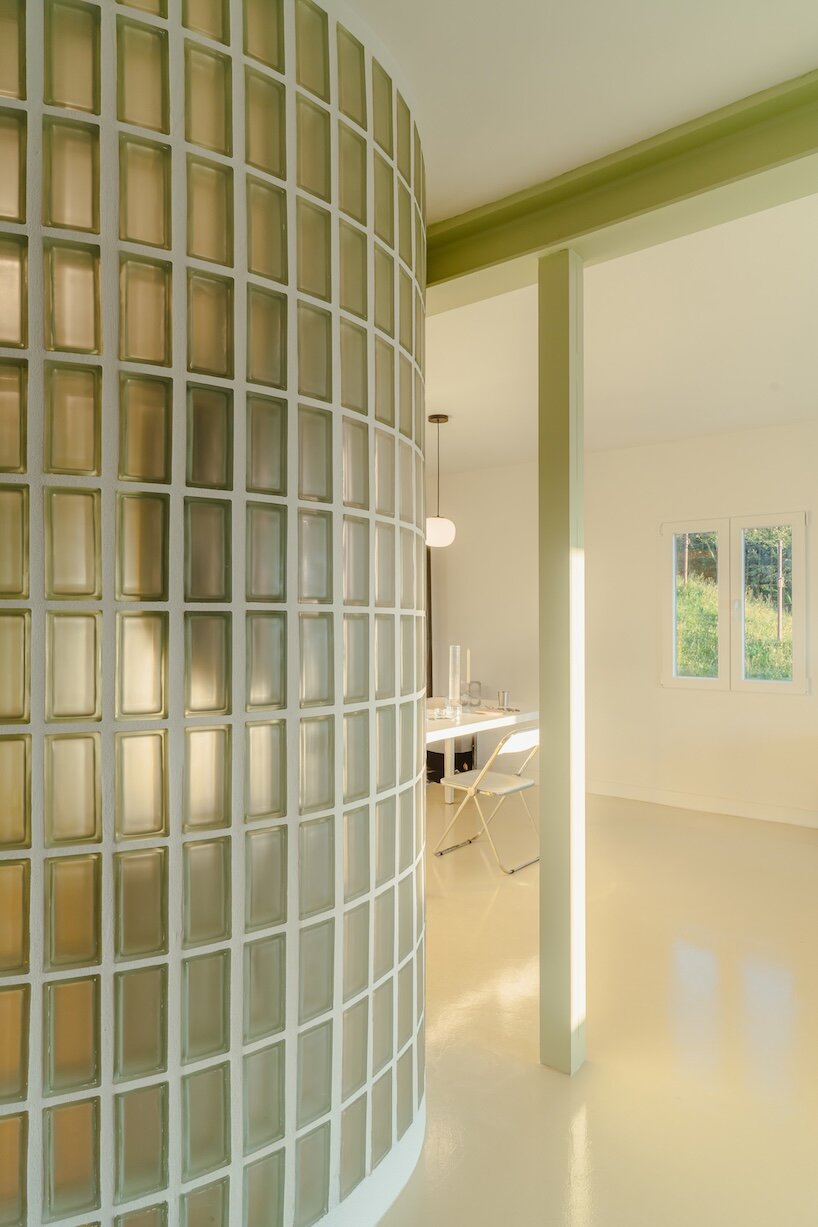 spolia brings glass-block glow and sharp color to a rural house in spain - 6