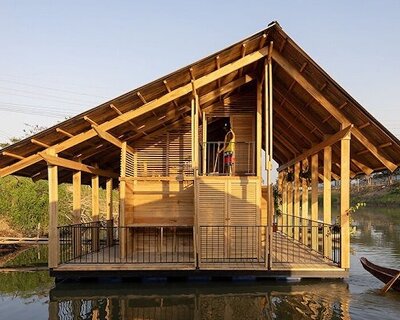 when the water rises, these amphibious homes rise and float with it