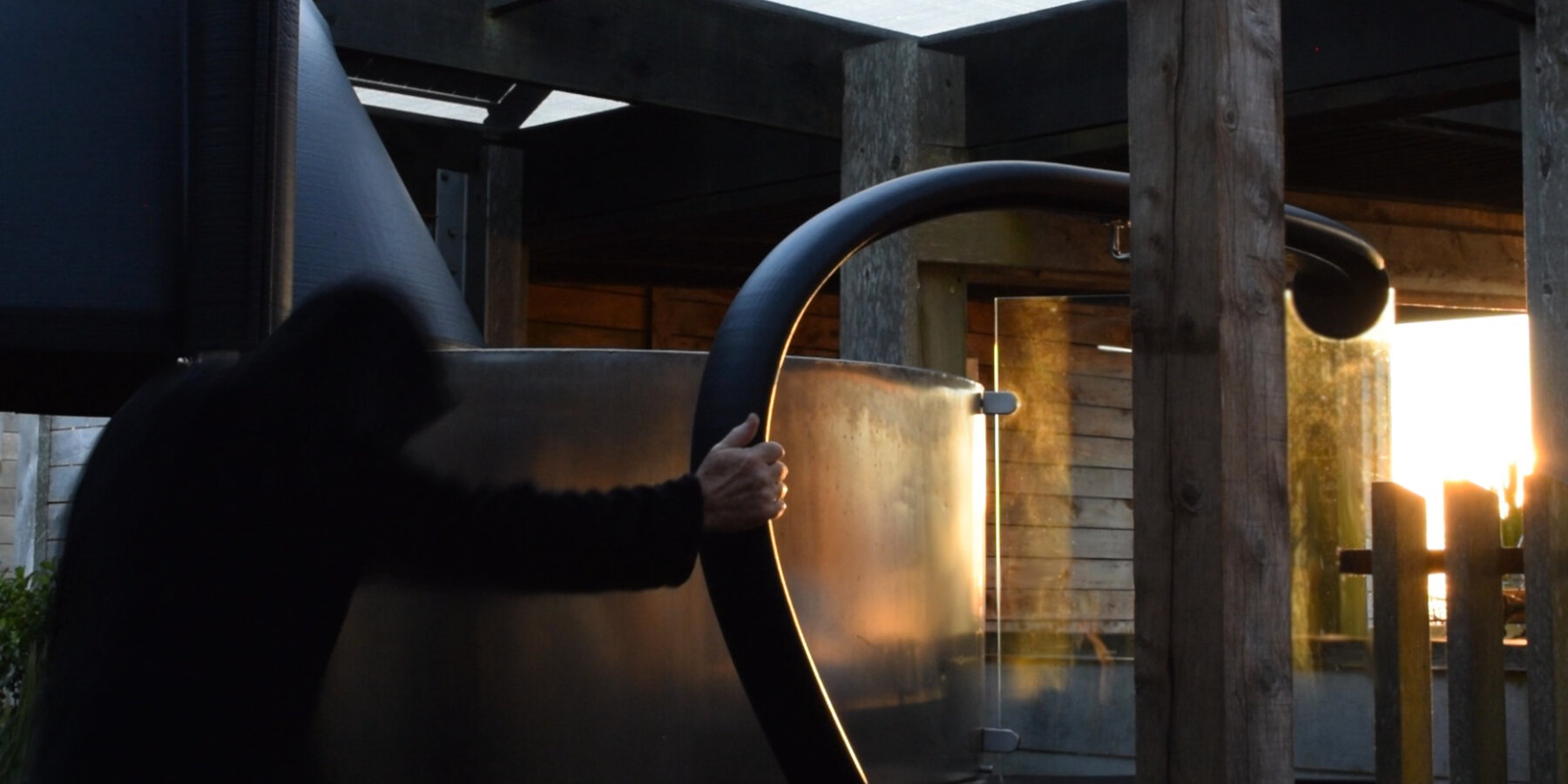 3d-printing-ai-reused-objects-bathing-prototype-year-2050-sustainable-decadence-v2-0-ross-stevens-designboom-1800-1