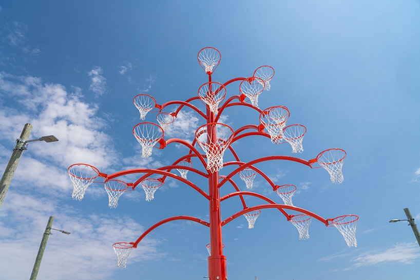 alexandre arrechea grows a playable tree of basketball hoops in toronto - 3