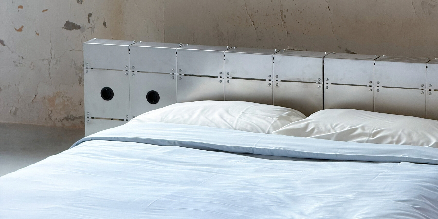 aluminum-bolted-steel-platform-bed-architectural-piece-paris-design-week-rik-frans-jansen-brut-studios-designboom-1800-3