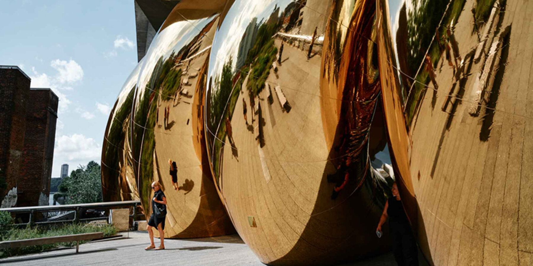 auruBOROS-golden-installation-plastique-fantastique-new-york-high-line-designboom-1800-2