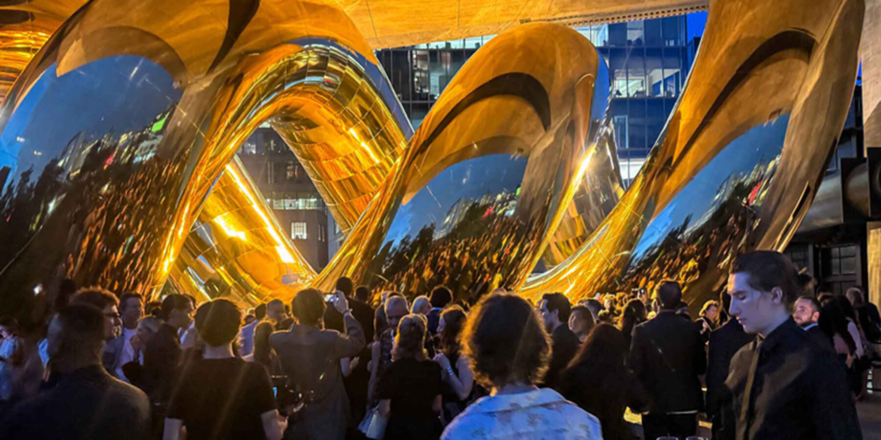 auruBOROS-golden-installation-plastique-fantastique-new-york-high-line-designboom-1800-3