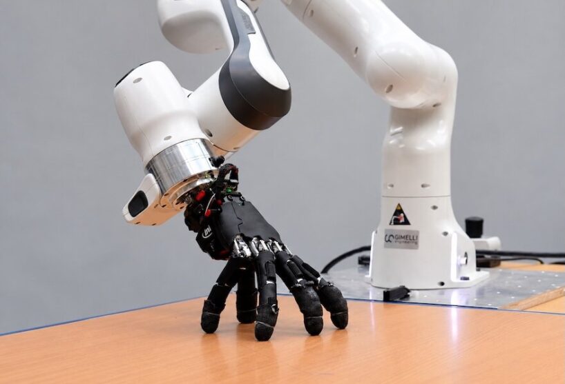 autonomous robotic hand walks on its fingertips like the addams family’s thing - 2