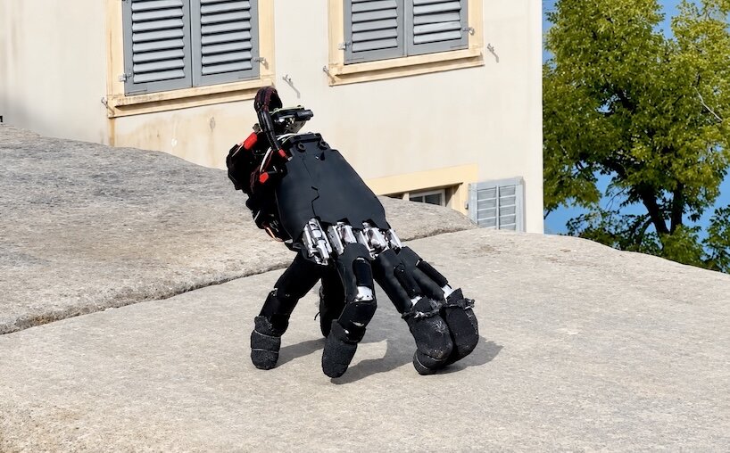 autonomous robotic hand walks on its fingertips like the addams family’s thing - 1