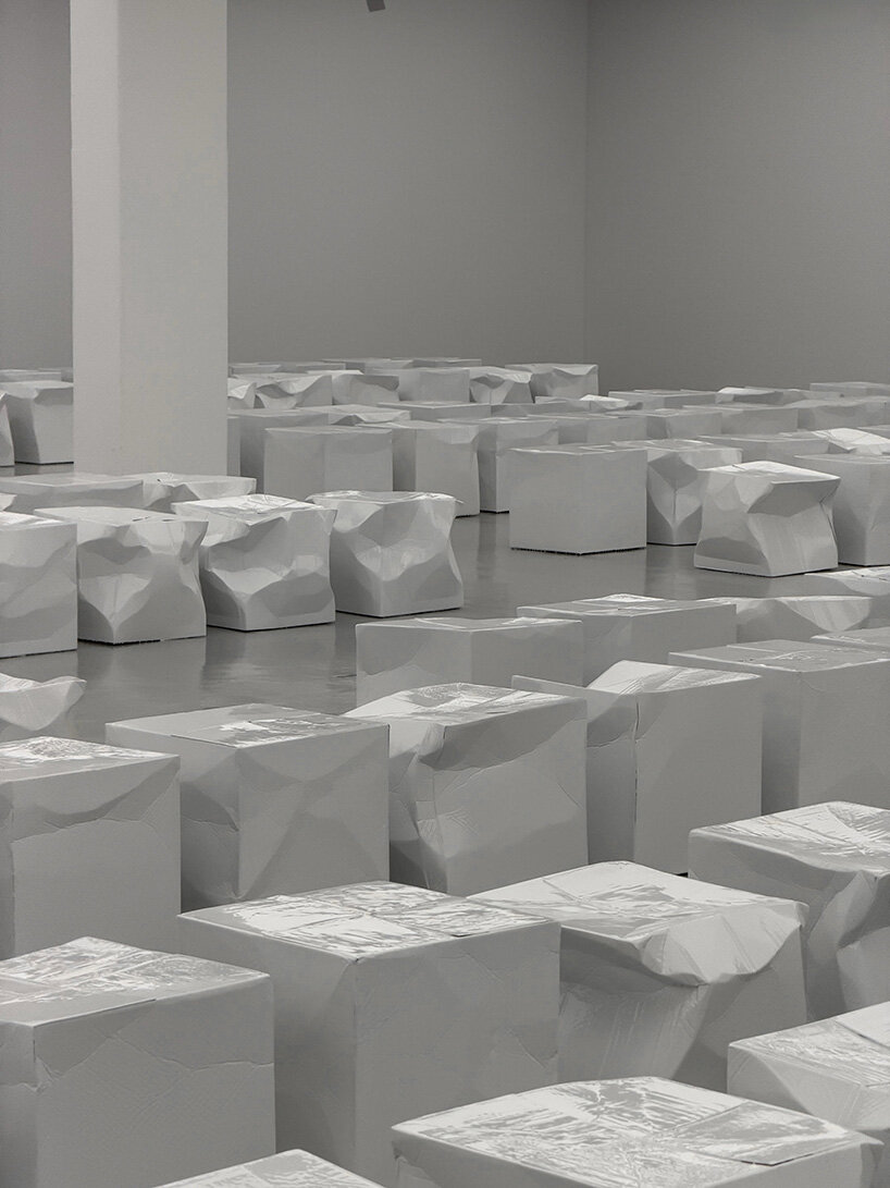 bottega veneta crumples cardboard boxes into sculptural stools for summer 2027 show - 7