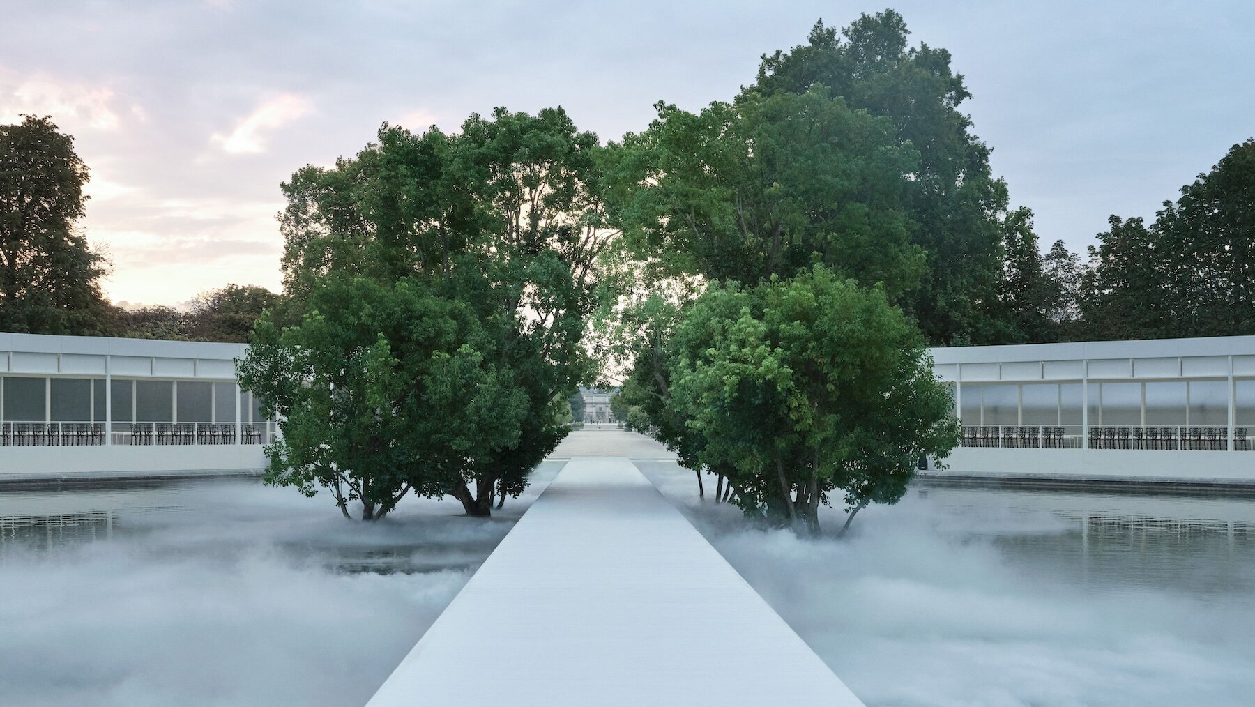 bureau-betak-geometric-white-runway-mist-filled-landscape-dior-summer-2027-show-paris-fashion-week-jonathan-anderson3