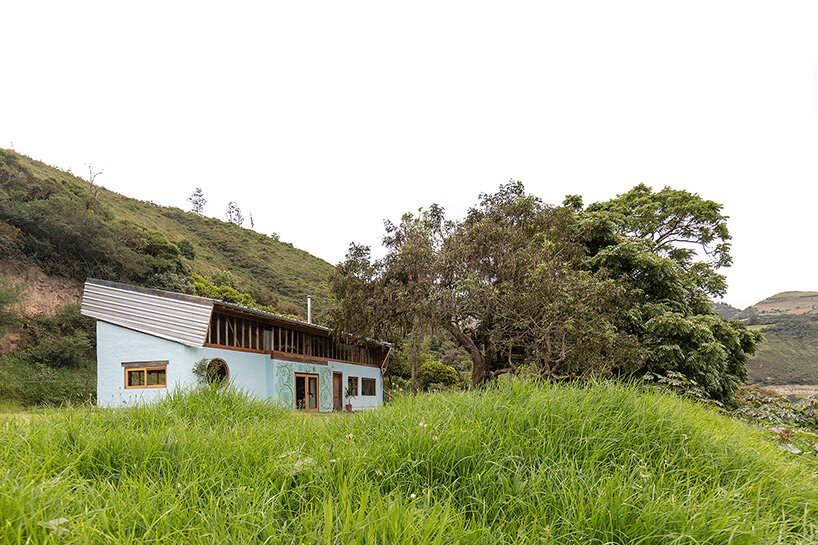 la cabina de la curiosidad suspends timber 'nests' beneath eucalyptus roof in ecuador - 1
