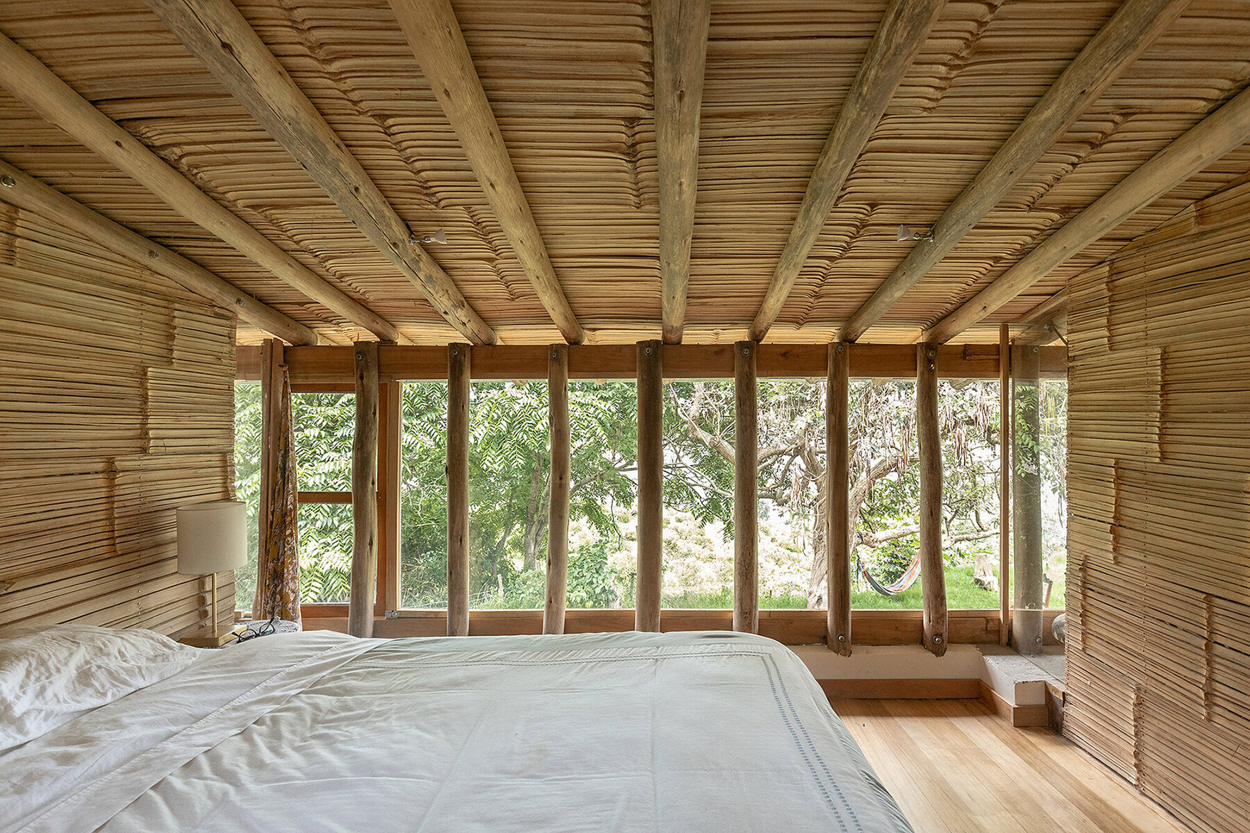 casa-los-nidos-del-cholan-la-cabina-de-la-curiosidad-designboom-06a