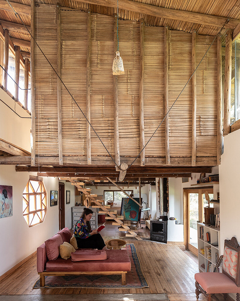 la cabina de la curiosidad suspends timber 'nests' beneath eucalyptus roof in ecuador - 6