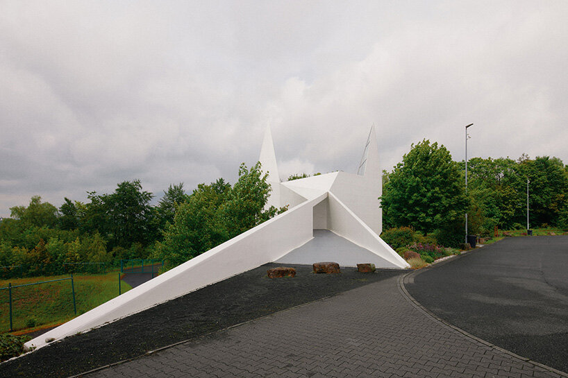 david altrath reveals the timber world inside germany's motorway chapel - 1