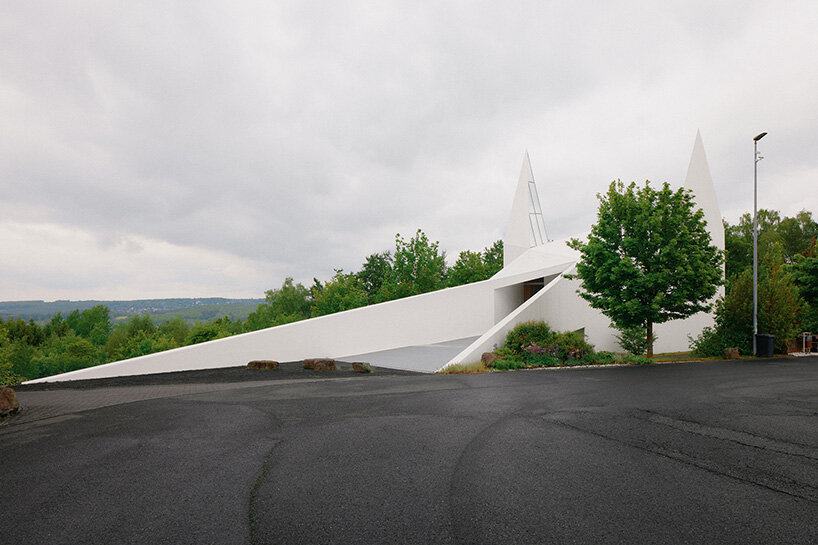 david altrath reveals the timber world inside germany's motorway chapel - 2