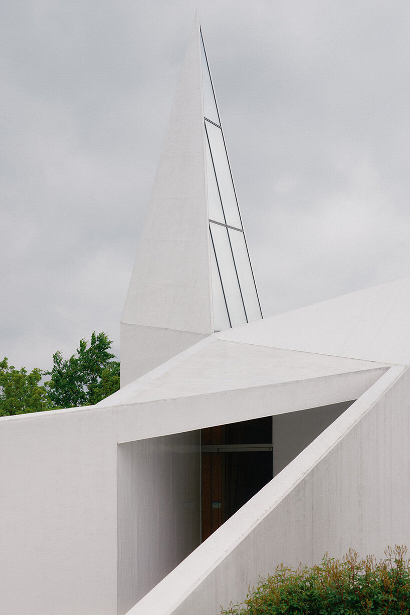 david altrath reveals the timber world inside germany's motorway chapel - 6