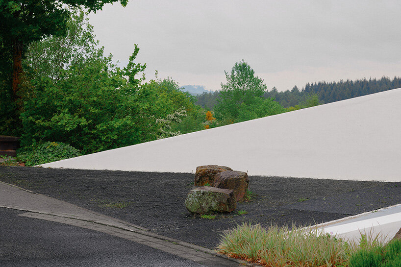 david altrath reveals the timber world inside germany's motorway chapel - 5