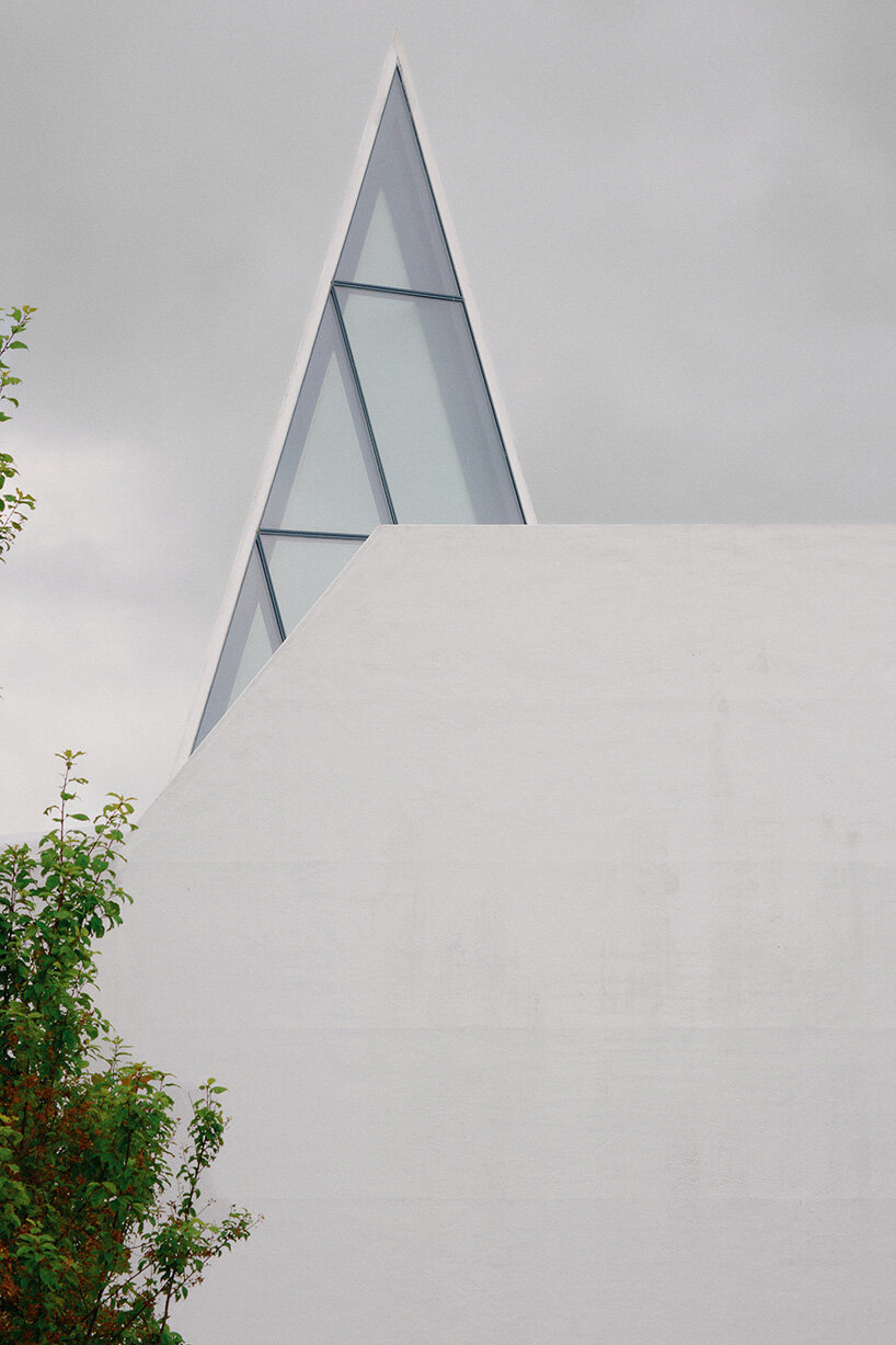 david altrath reveals the timber world inside germany's motorway chapel - 7