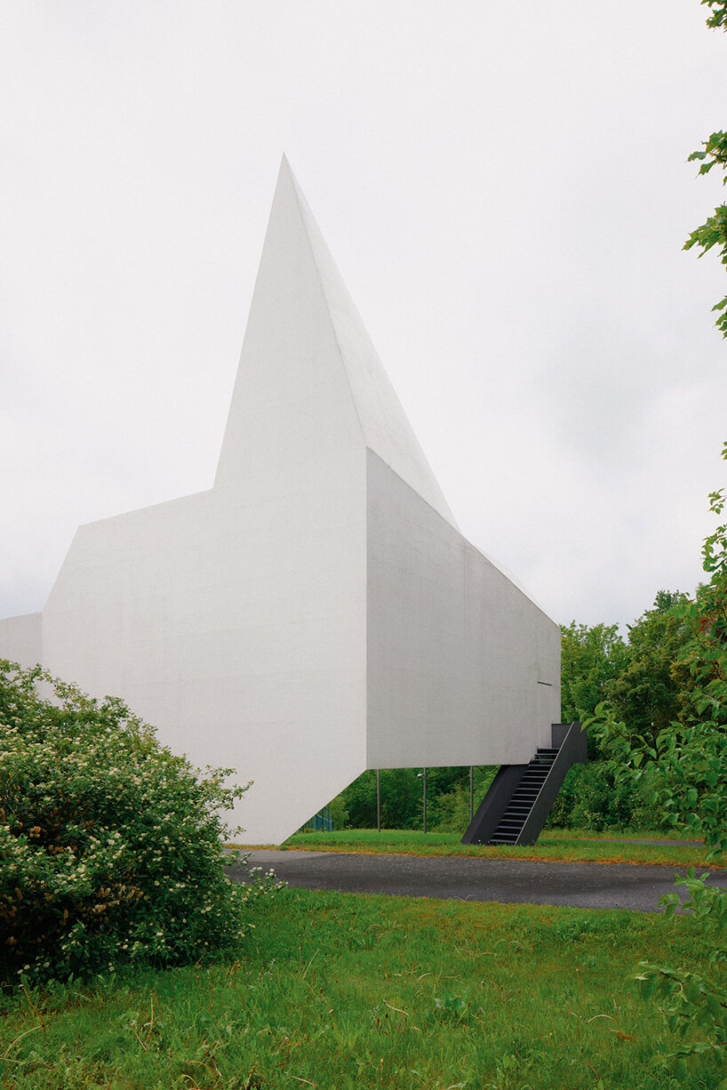 david altrath reveals the timber world inside germany's motorway chapel - 8