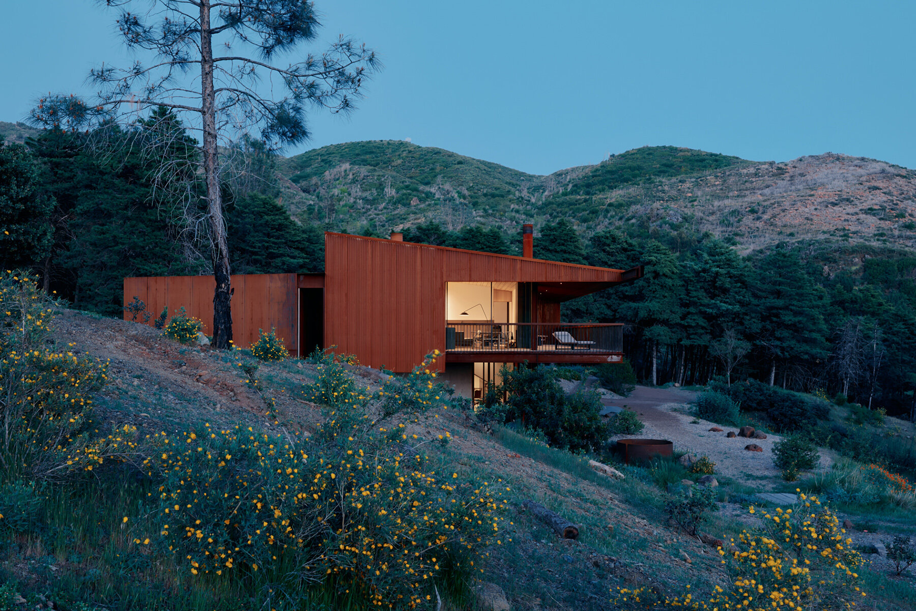designing-for-wildfires-houses-habitation-designboom-06a