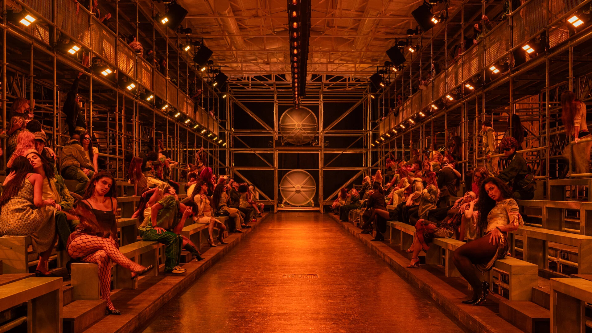 diesel-runway-show-immersive-party-glenn-martens-club-milan1
