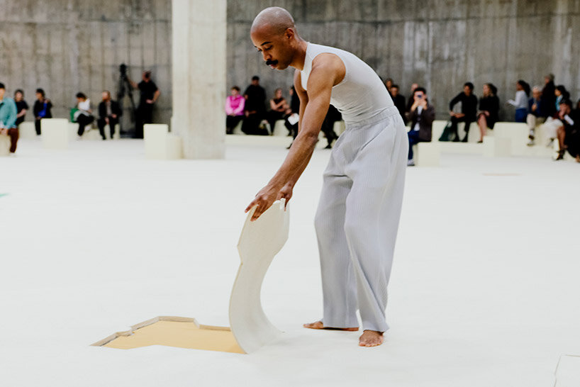 issey miyake turns matisse cut-outs into clothing and choreography at tate modern - 3