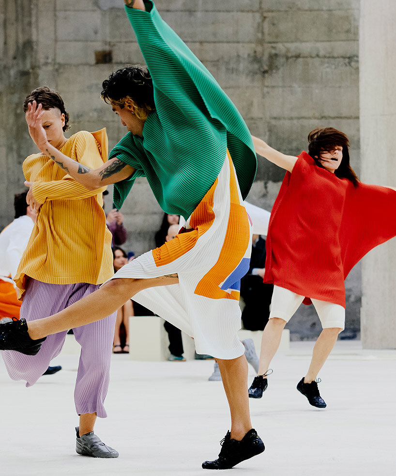 issey miyake turns matisse cut-outs into clothing and choreography at tate modern - 6