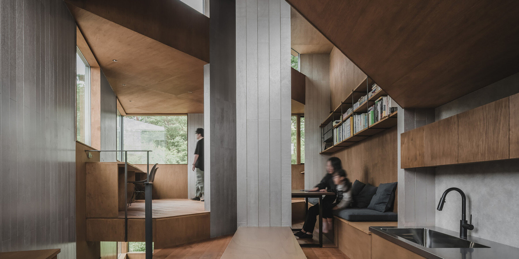house-wall-forest-tokyo-japan-igarchitects-timber-walls-designboom-1800-1