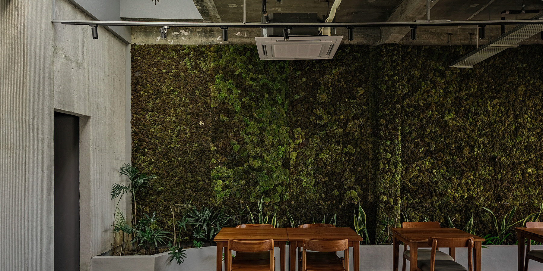 ins-studio-Common-Days-local-stone-brick-terracotta-screens-gathering-space-indonesia-designboom-1800-3