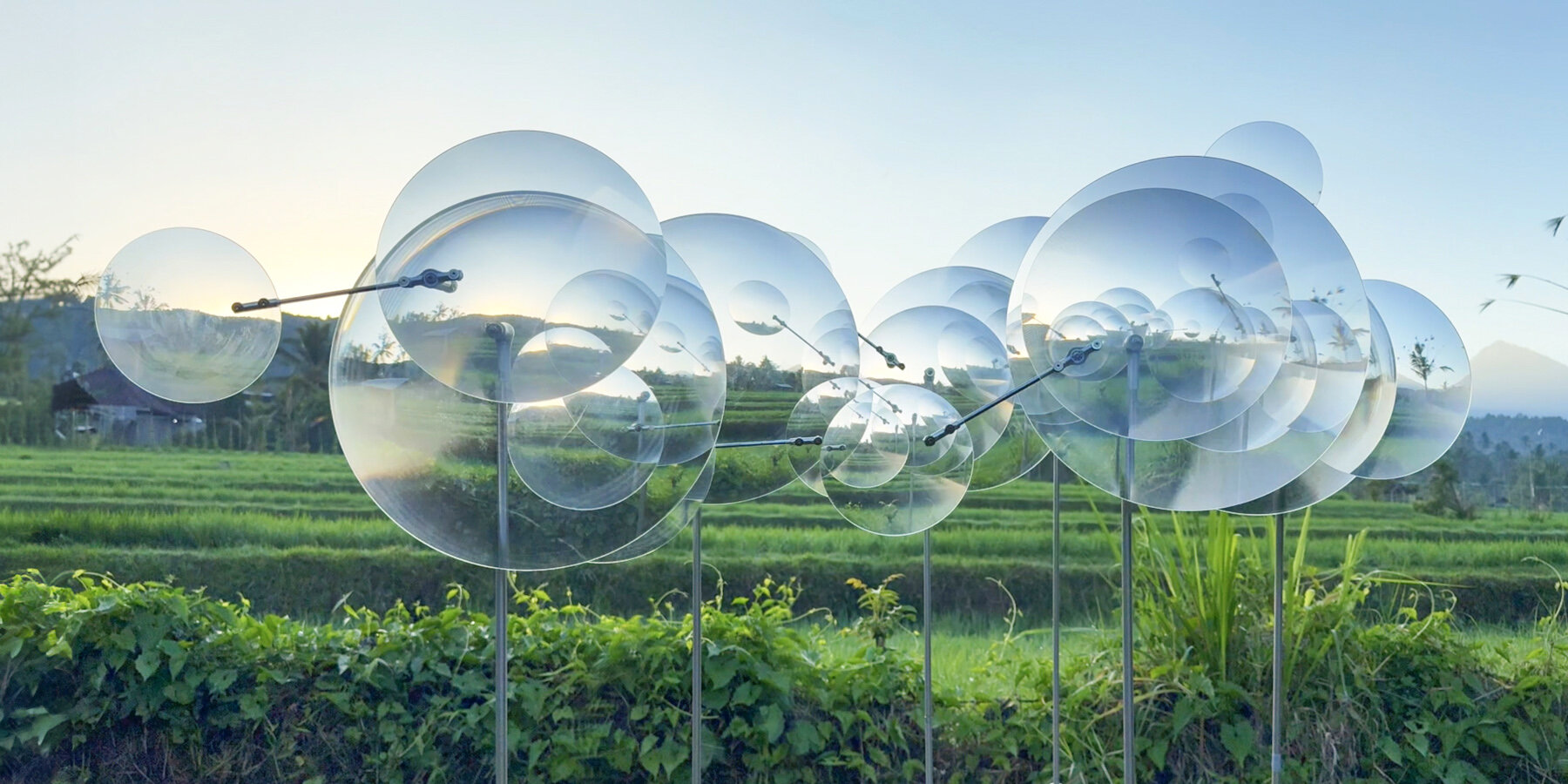kinetic-constellation-fresnel-eccentric-lenses-vincent-leroy-bali-designboom-1800-2